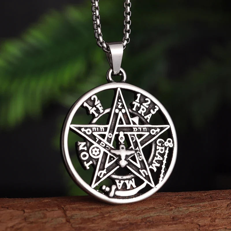 compass necklace - MERGE.DAY.1.FREESTYLE