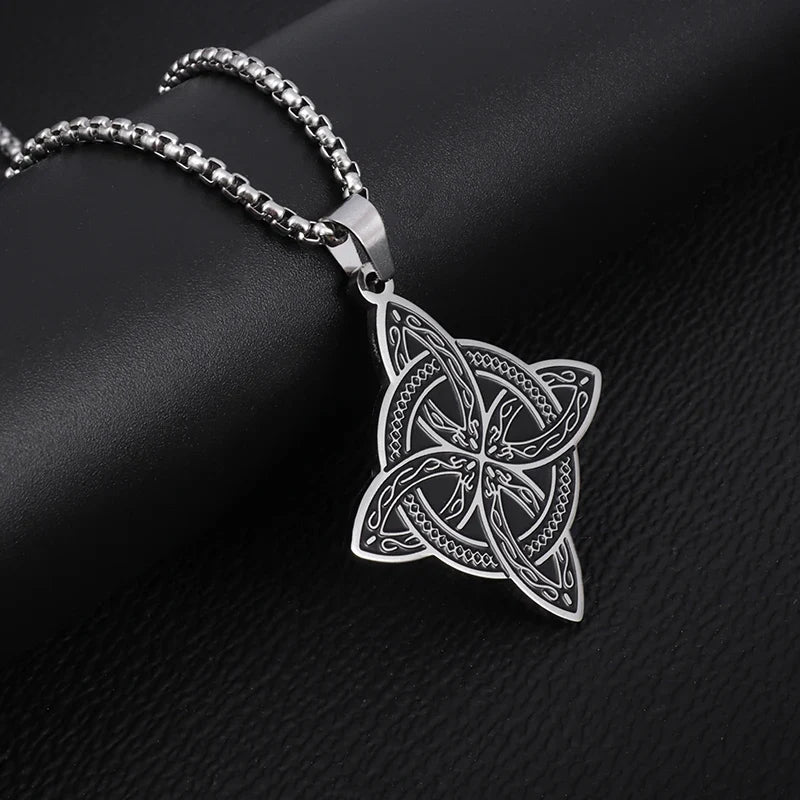 compass necklace - MERGE.DAY.1.FREESTYLE
