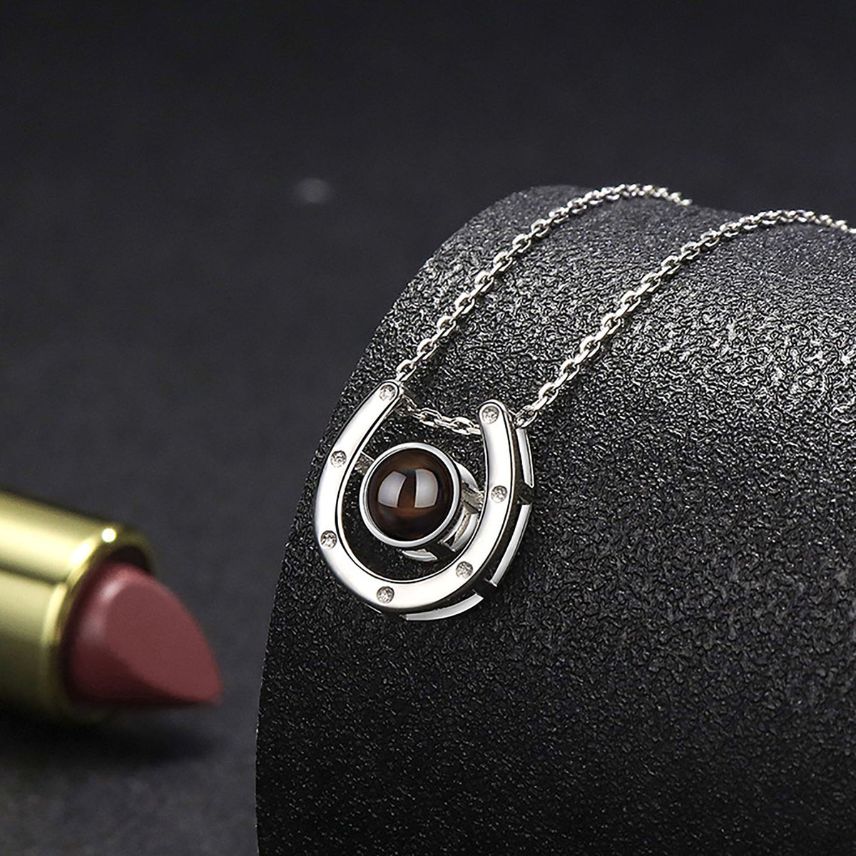 A horseshoe shaped projection necklace with customizable photos Valentine's Day Gift Photo Custom Projection Necklace Simple Hea - MERGE.DAY.1.FREESTYLE
