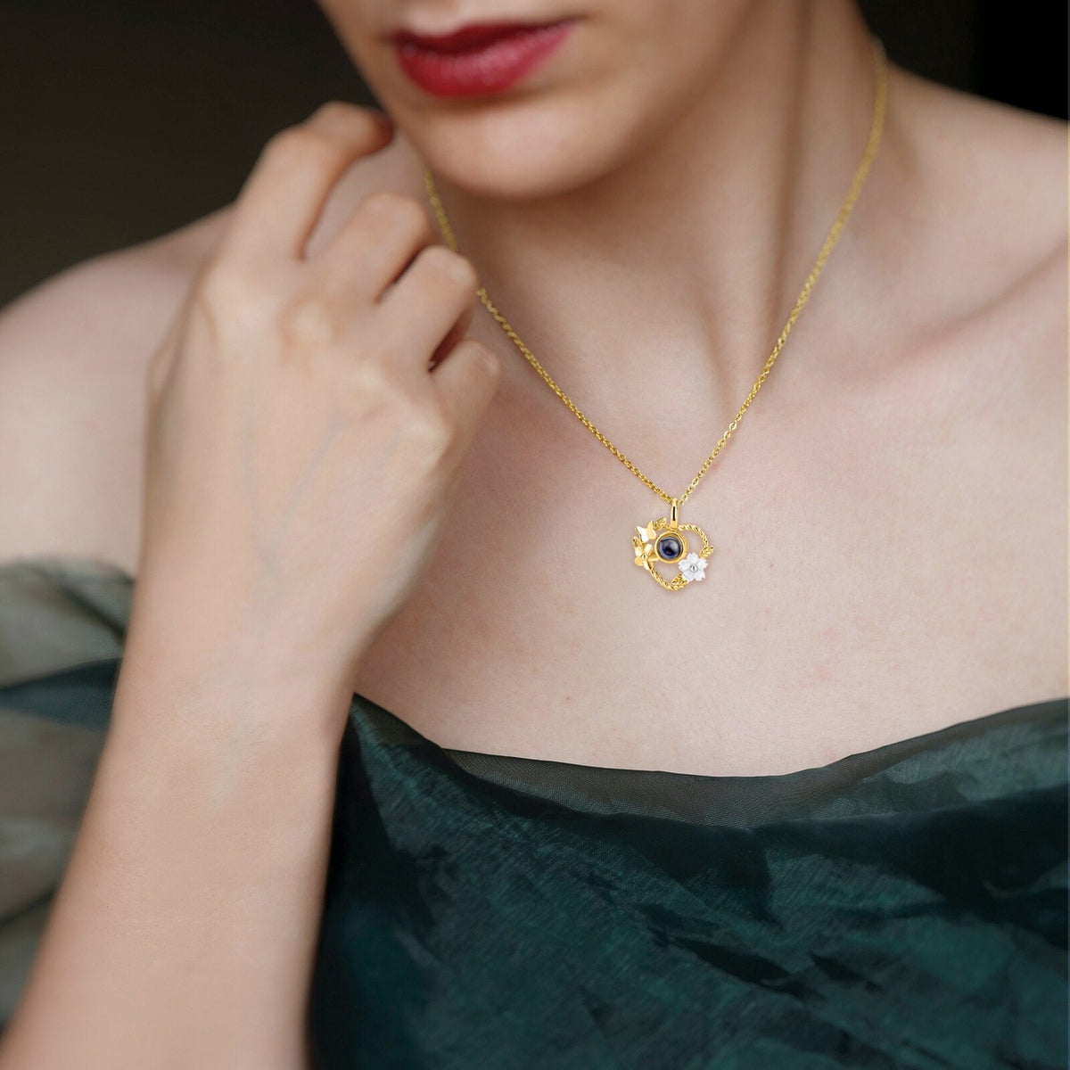 Flowers that can be customized for photos Personalized Projection Photo Necklace - MERGE.DAY.1.FREESTYLE