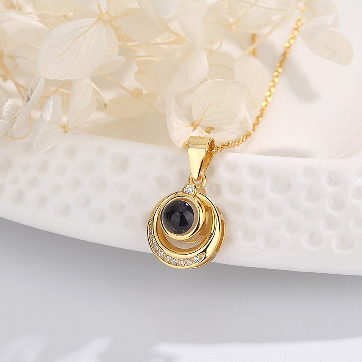 Customized photo projection necklace Creative Pendant is a Commemorative Gift - MERGE.DAY.1.FREESTYLE