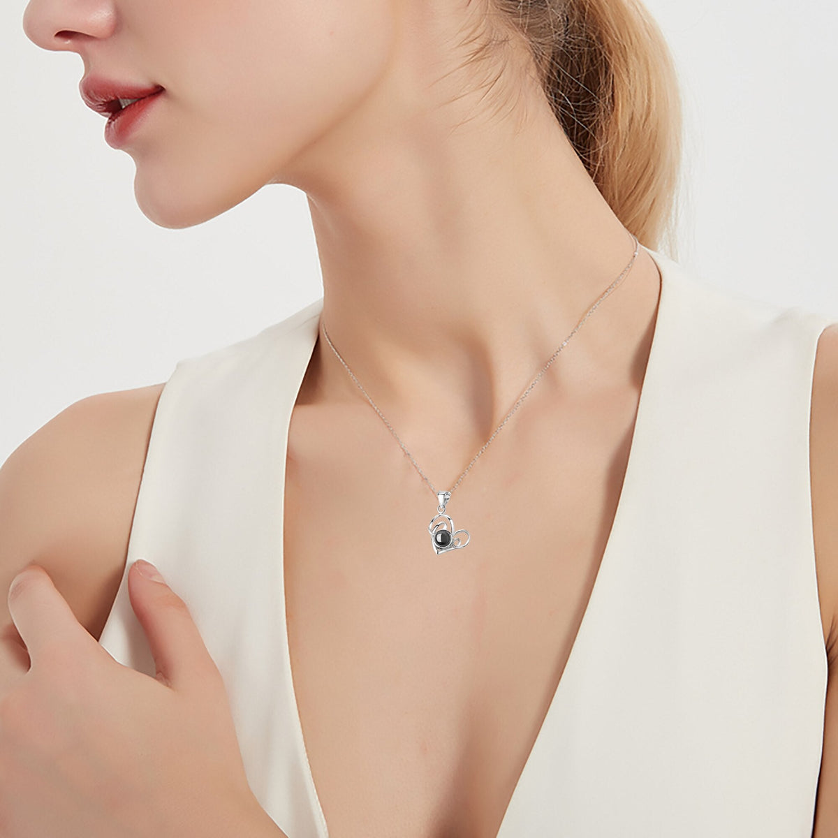 Necklace Round Heart Pendant Romantic Memory Projection Necklaces - MERGE.DAY.1.FREESTYLE