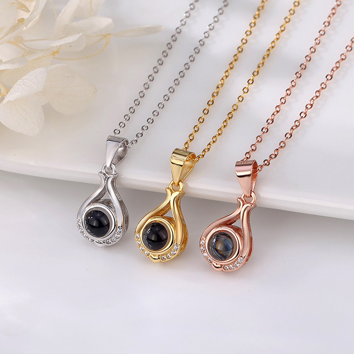 Valentine's Day Gift Photo Custom Simple flower Shaped Projection Necklace - MERGE.DAY.1.FREESTYLE