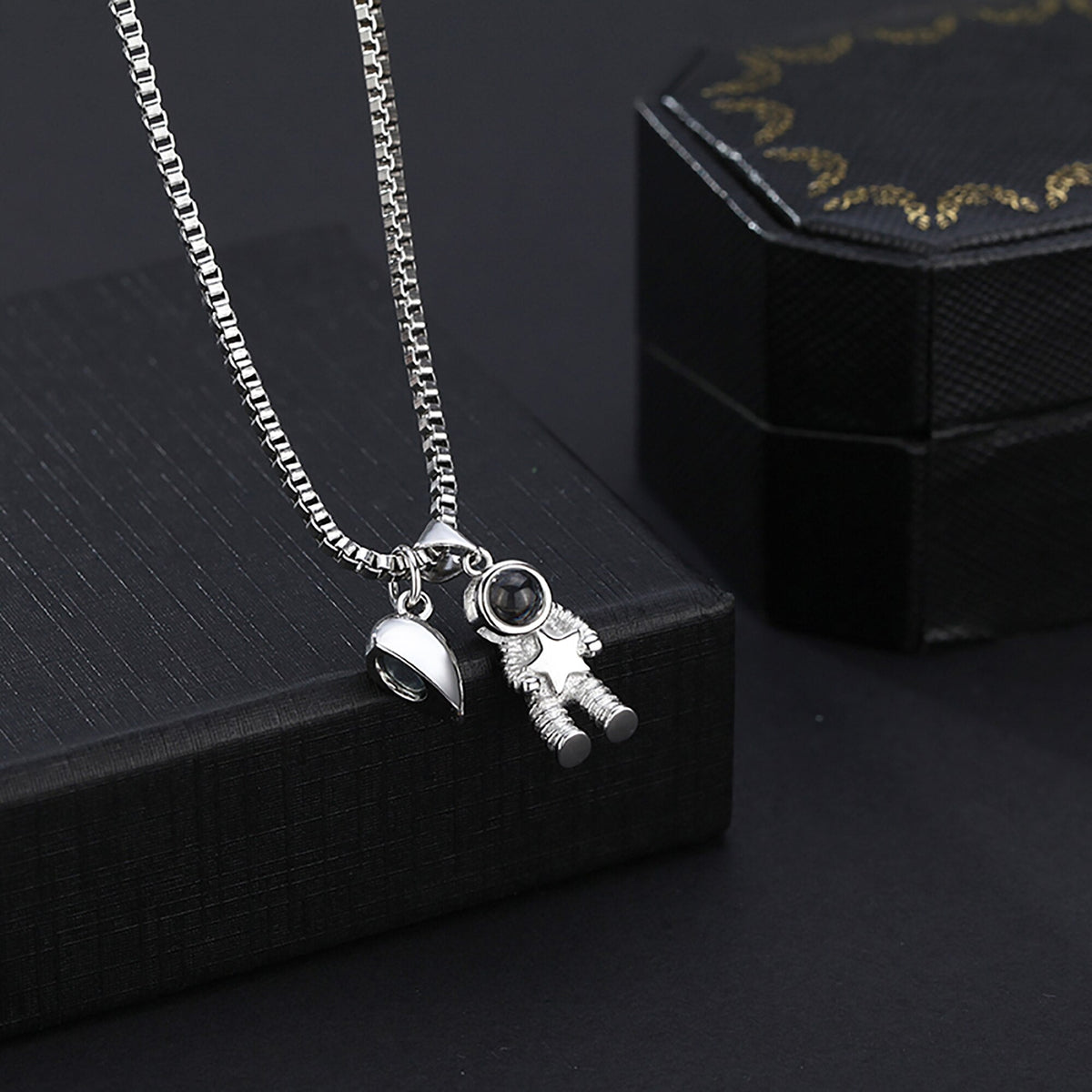 Customizable photo Creative Astronaut Pendant Couple Projection Necklace - MERGE.DAY.1.FREESTYLE
