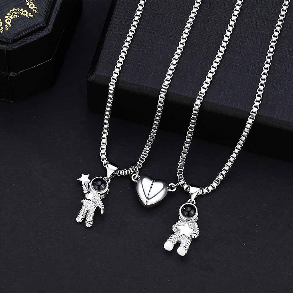 Customizable photo Creative Astronaut Pendant Couple Projection Necklace - MERGE.DAY.1.FREESTYLE