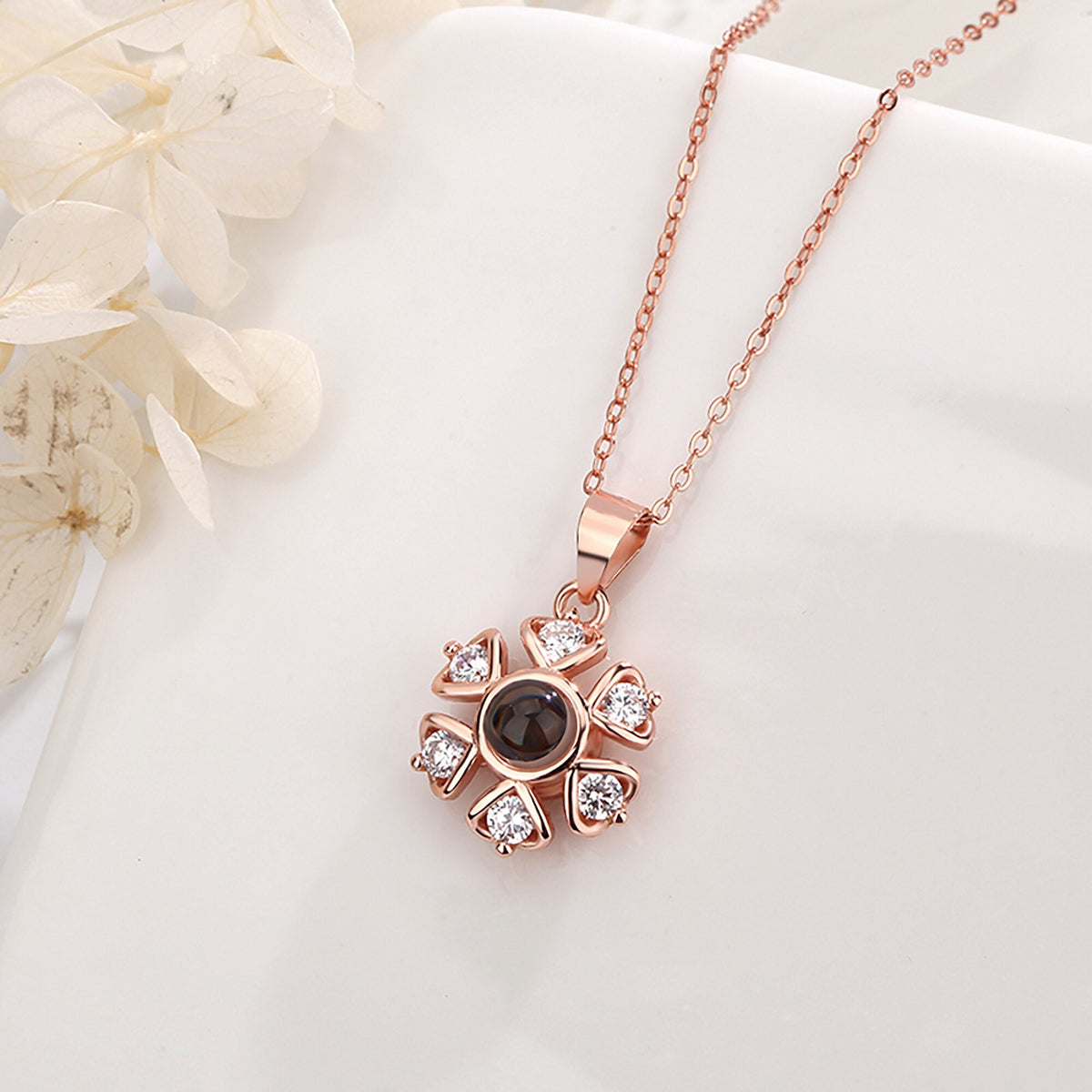 Snow projection necklace with customizable photos Projection Necklace - MERGE.DAY.1.FREESTYLE