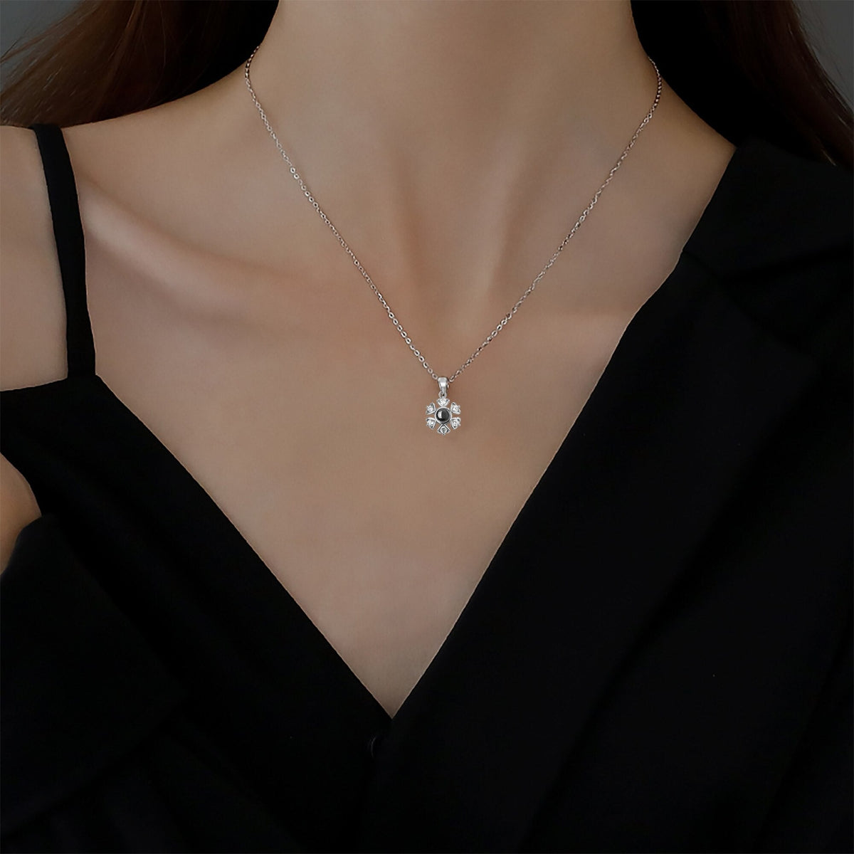 Snow projection necklace with customizable photos Projection Necklace - MERGE.DAY.1.FREESTYLE