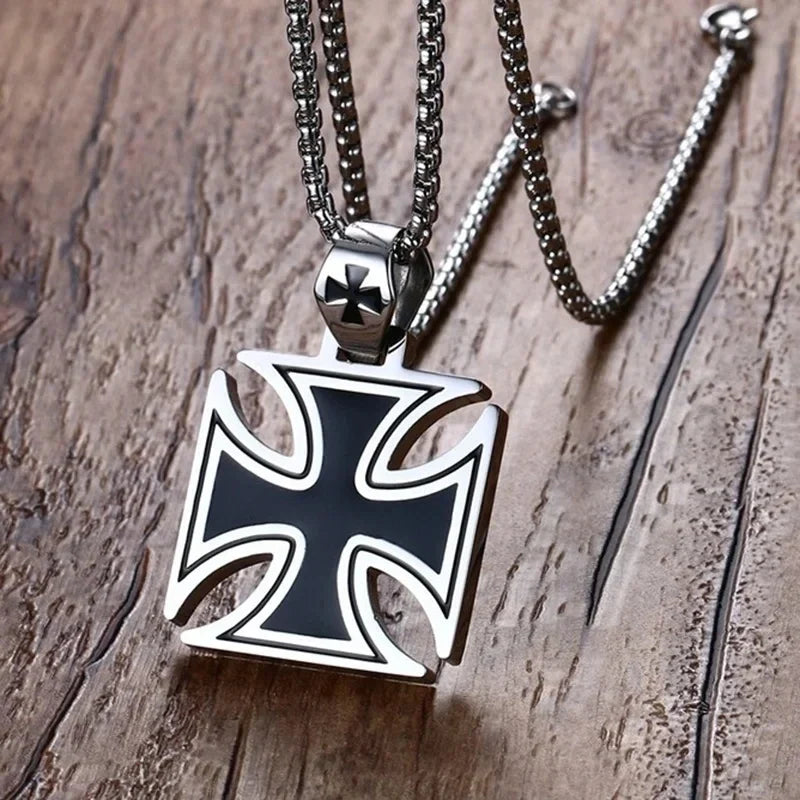Retro Templar Cross Pendant Necklace - MERGE.DAY.1.FREESTYLE