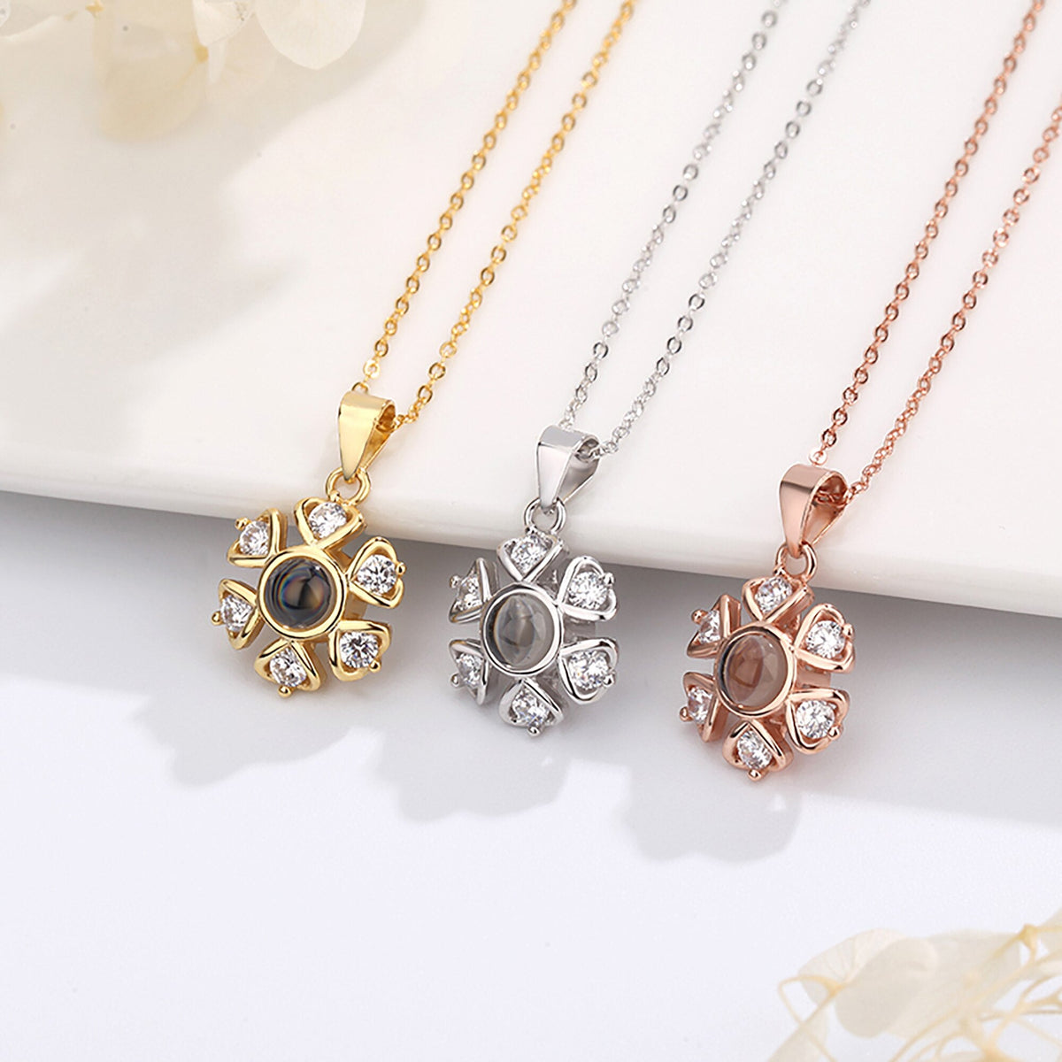 Snow projection necklace with customizable photos Projection Necklace - MERGE.DAY.1.FREESTYLE