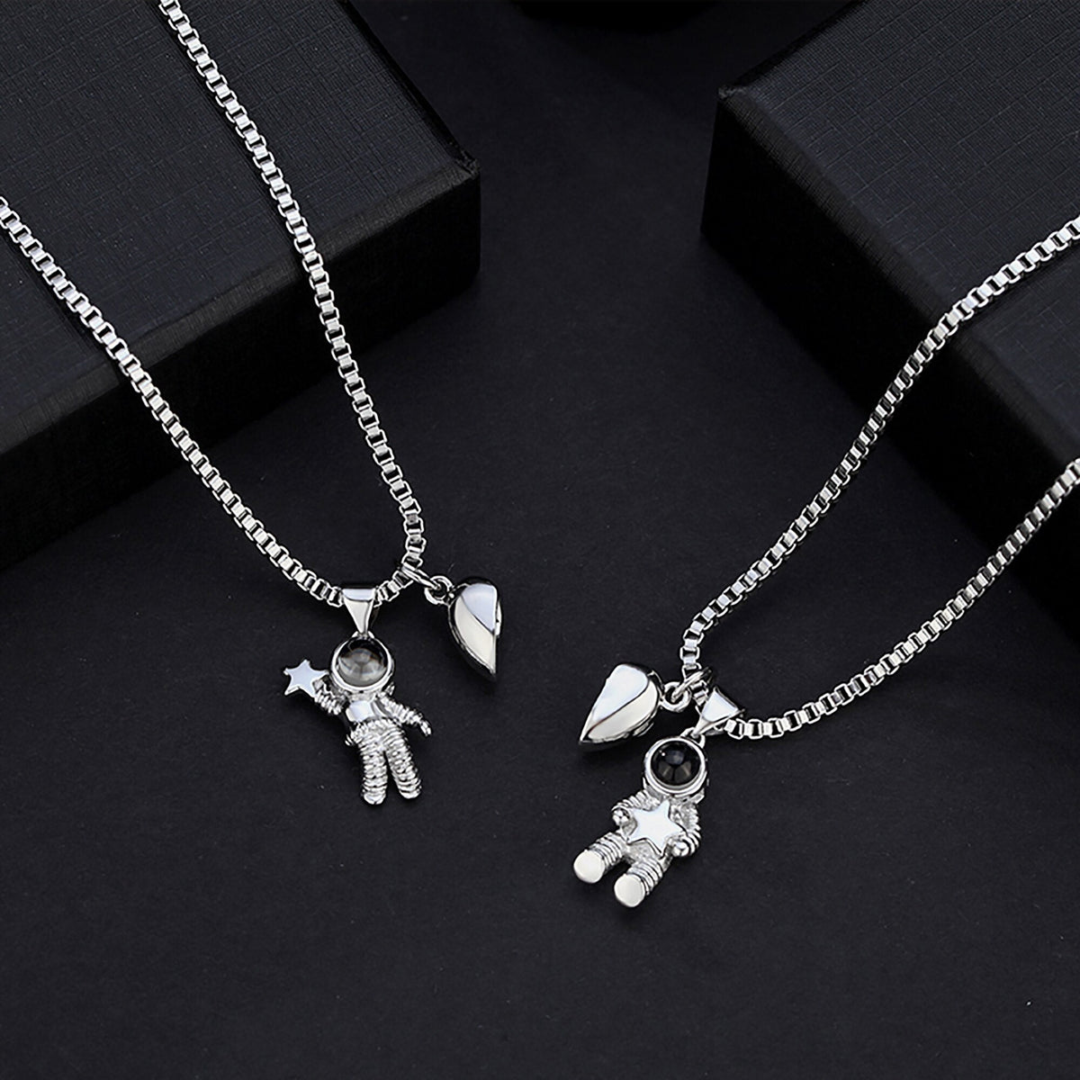 Customizable photo Creative Astronaut Pendant Couple Projection Necklace - MERGE.DAY.1.FREESTYLE