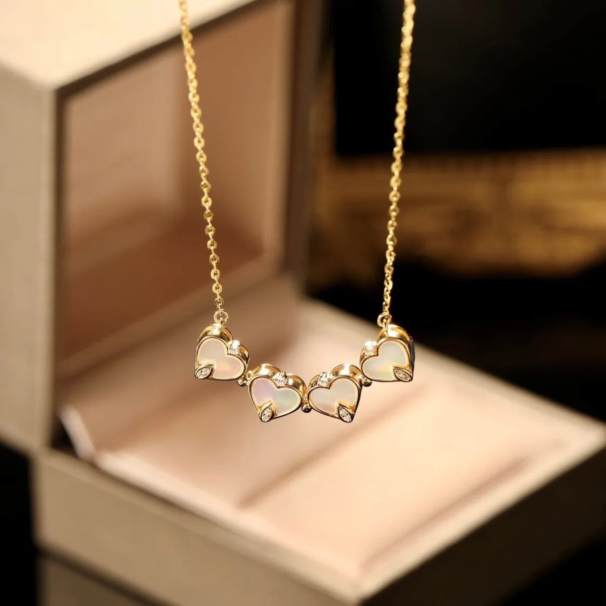 Fashion white mother-of-pearl folding four-leaf clover necklace - MERGE.DAY.1.FREESTYLE