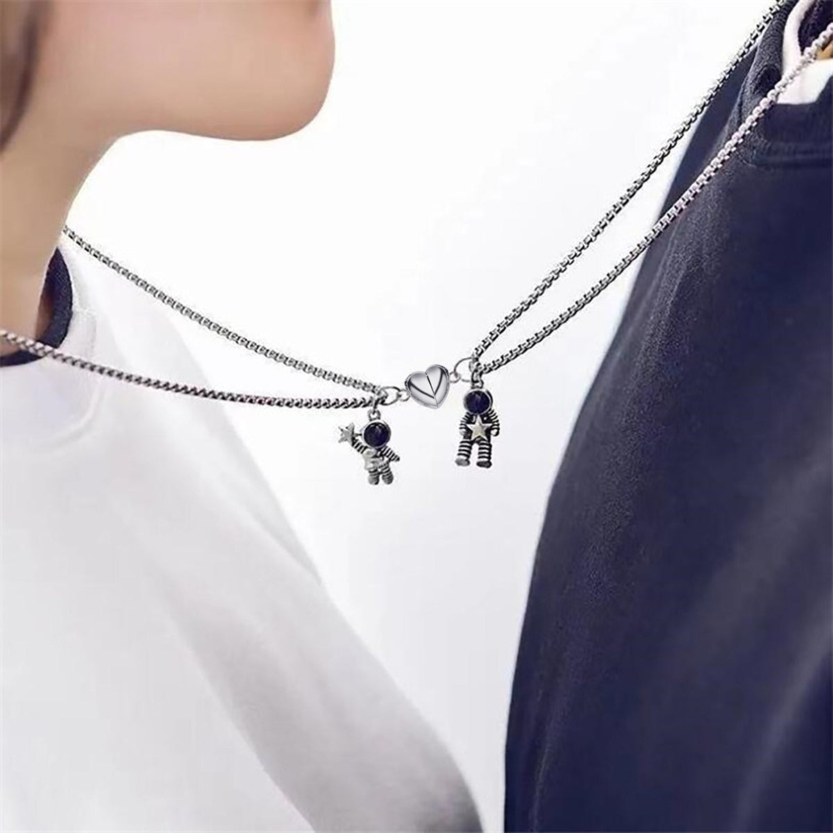 Customizable photo Creative Astronaut Pendant Couple Projection Necklace - MERGE.DAY.1.FREESTYLE
