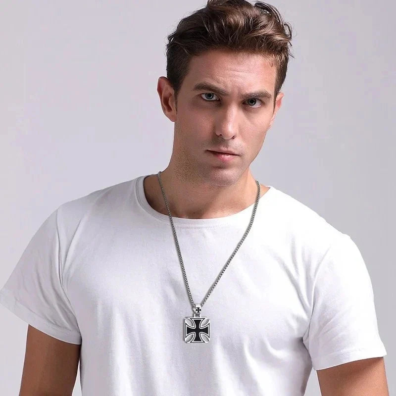 Retro Templar Cross Pendant Necklace - MERGE.DAY.1.FREESTYLE