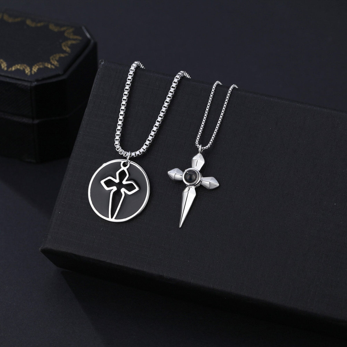 Couples who can customize photosProjection Necklace Pendant Jewelry - MERGE.DAY.1.FREESTYLE