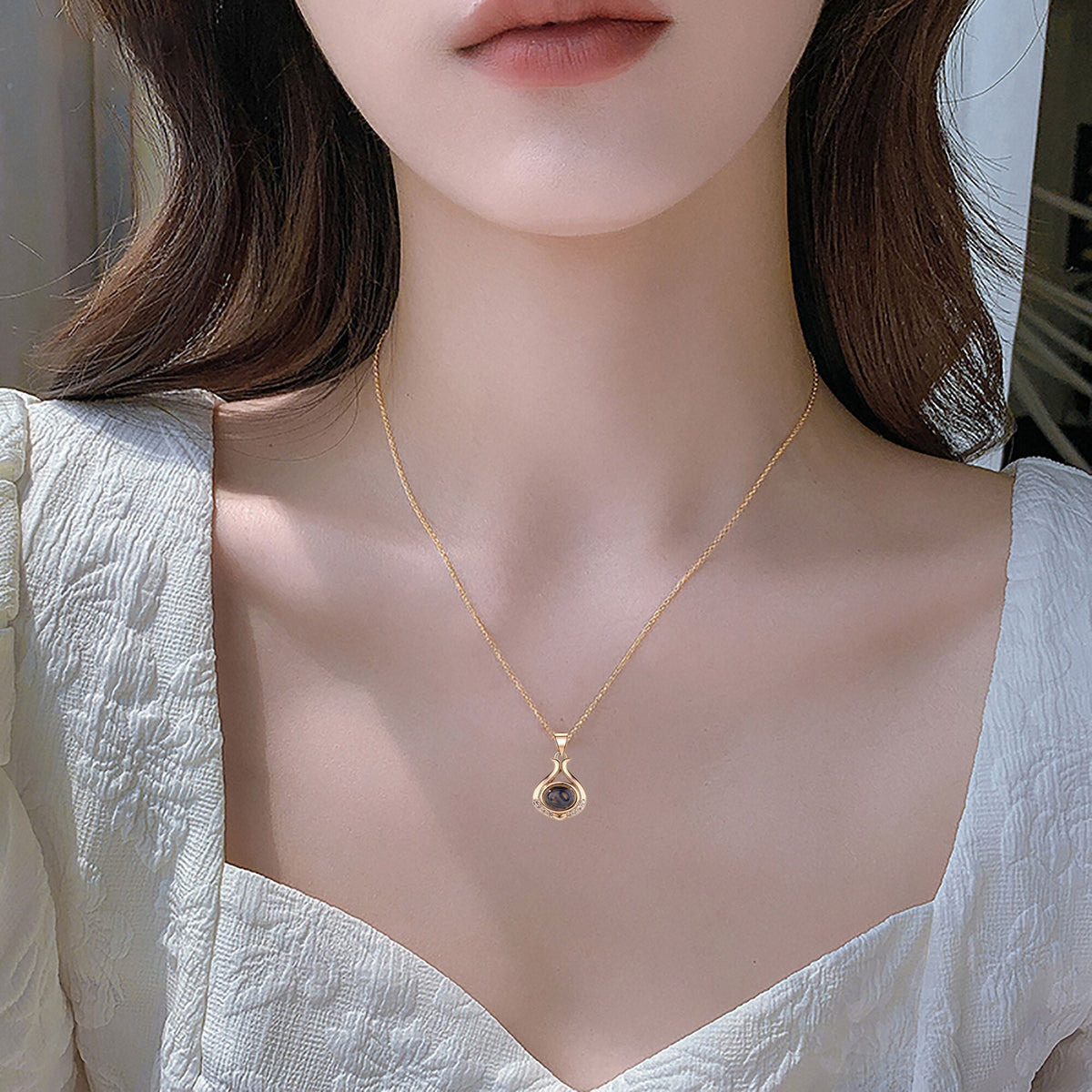 Valentine's Day Gift Photo Custom Simple flower Shaped Projection Necklace - MERGE.DAY.1.FREESTYLE