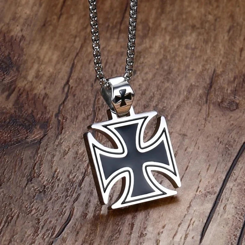 Retro Templar Cross Pendant Necklace - MERGE.DAY.1.FREESTYLE