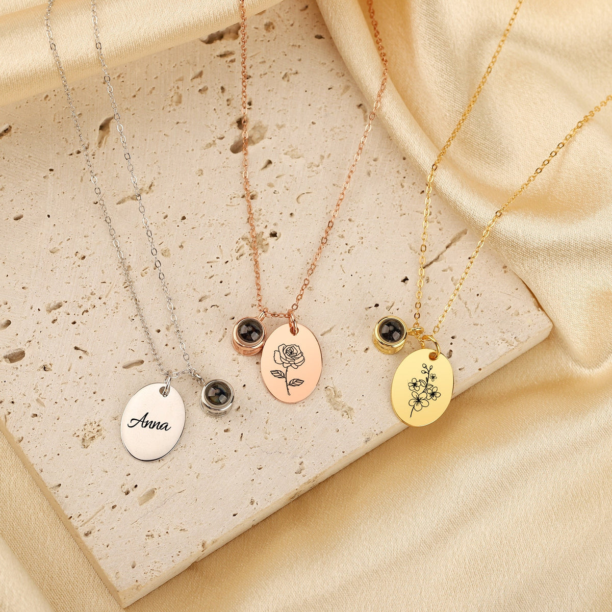 Customized projection necklace for birthday flowers and photos - MERGE.DAY.1.FREESTYLE