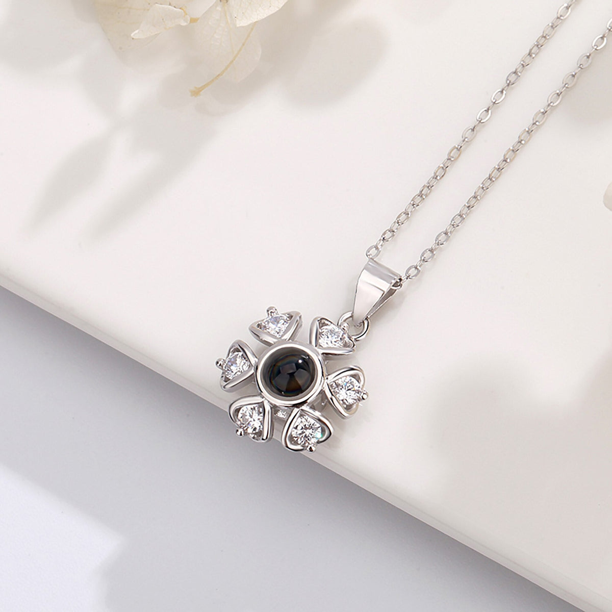 Snow projection necklace with customizable photos Projection Necklace - MERGE.DAY.1.FREESTYLE