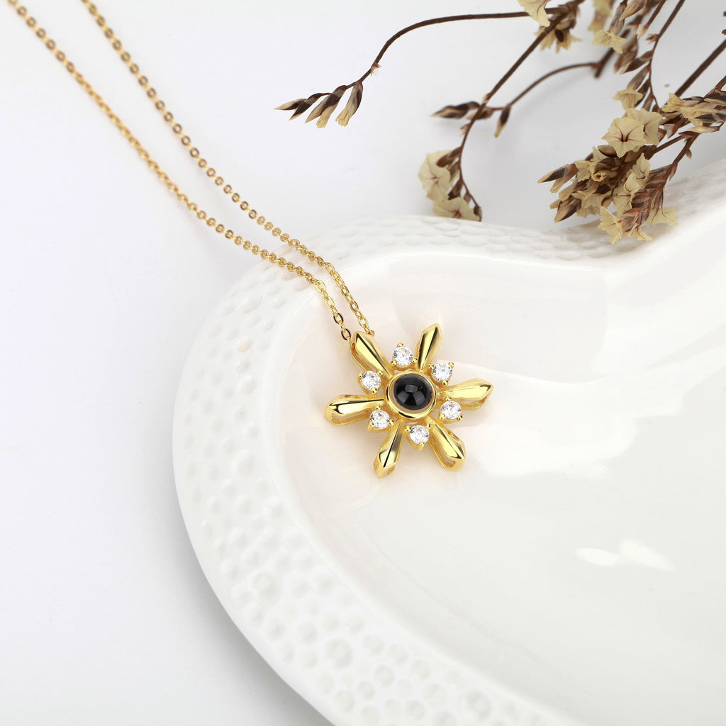 Snowflake Shaped Projection Necklace Photo Charming Jewelry Memorial Gifts - MERGE.DAY.1.FREESTYLE