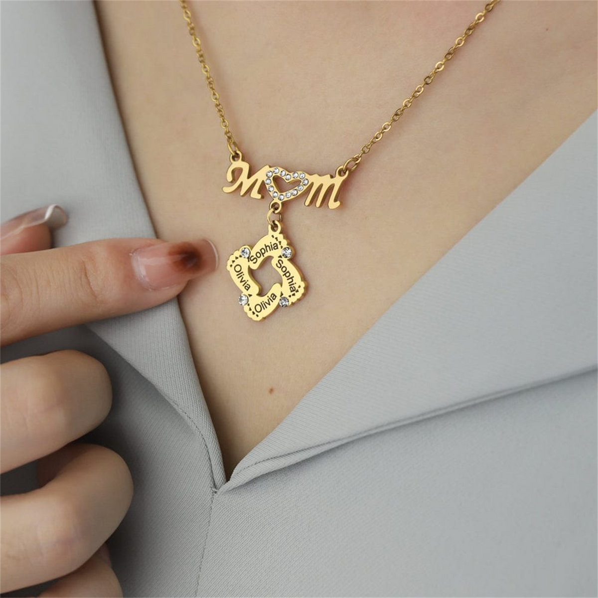 Personalized Diamond Mom Necklace With Crystal Baby Feet Engraved Names Pendant - MERGE.DAY.1.FREESTYLE